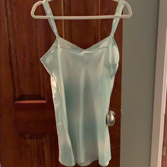 Beautiful sea foam green nightgown - Picture 3 of 3